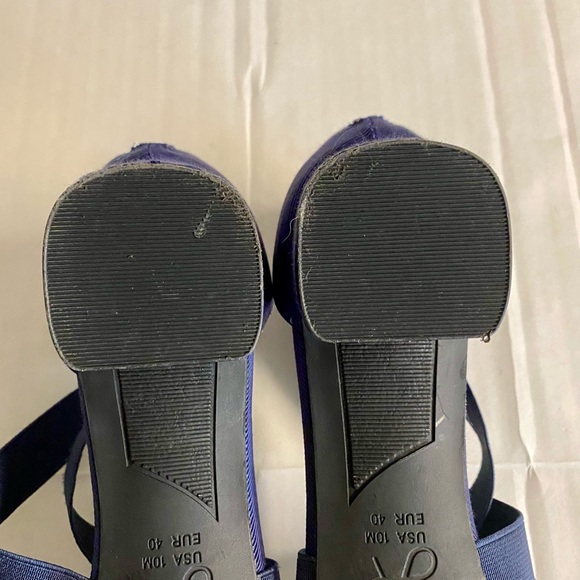 Adrianna Papell royal blue beaded shoes size 10.Beautiful beading. - Picture 9 of 13